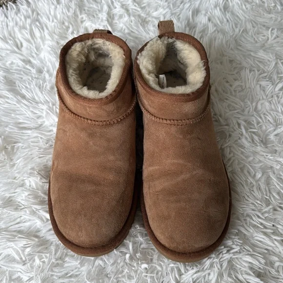 UGG Classic Ultra Mini Bootie Size 8 - Picture 5 of 7